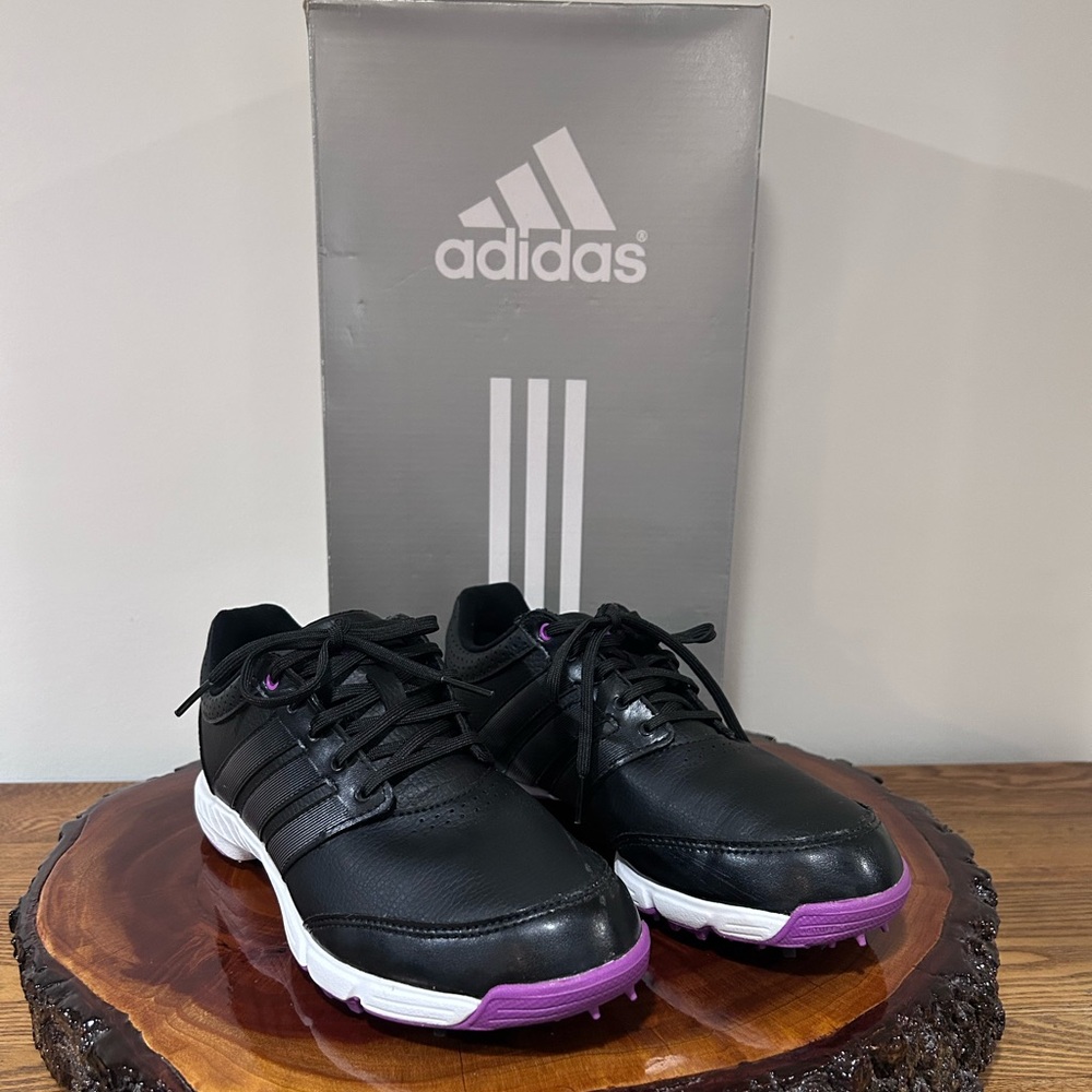 Woman’s golf shoes